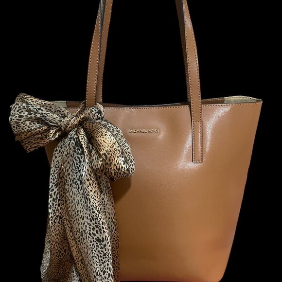 MICHAEL KORS TOTE CROSSBODY- FLAWLESS - NWOT - Picture 1 of 6